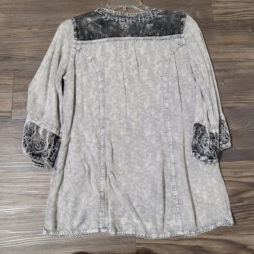 Parsley & Sagr Elegant Gray Women's Tunic Top Size S Velvet Embroidery - Picture 3 of 3
